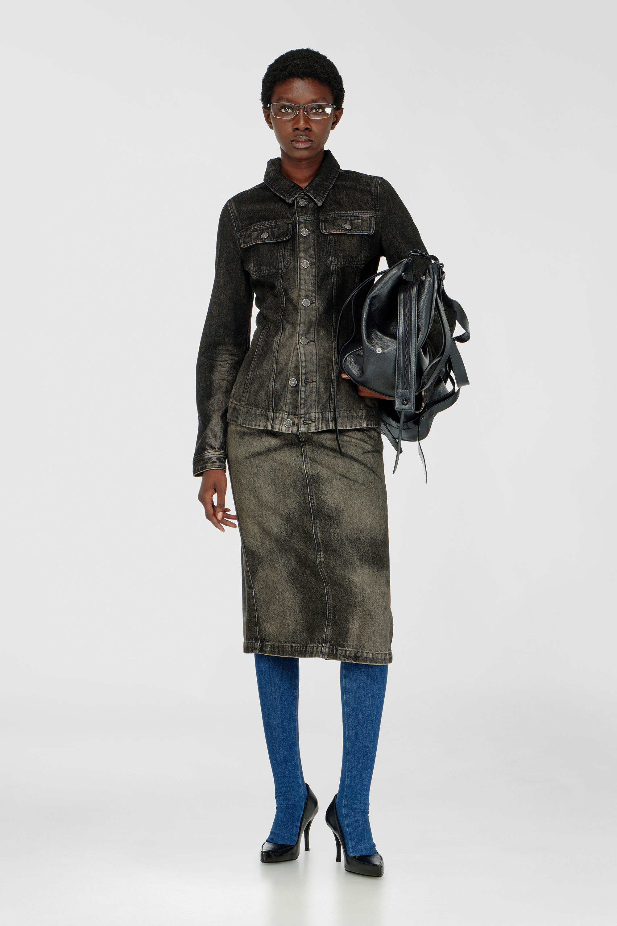 Diesel - DE-KATERIN-FSJ, Woman's Fitted trucker jacket in dirty-effect denim in Black - 2
