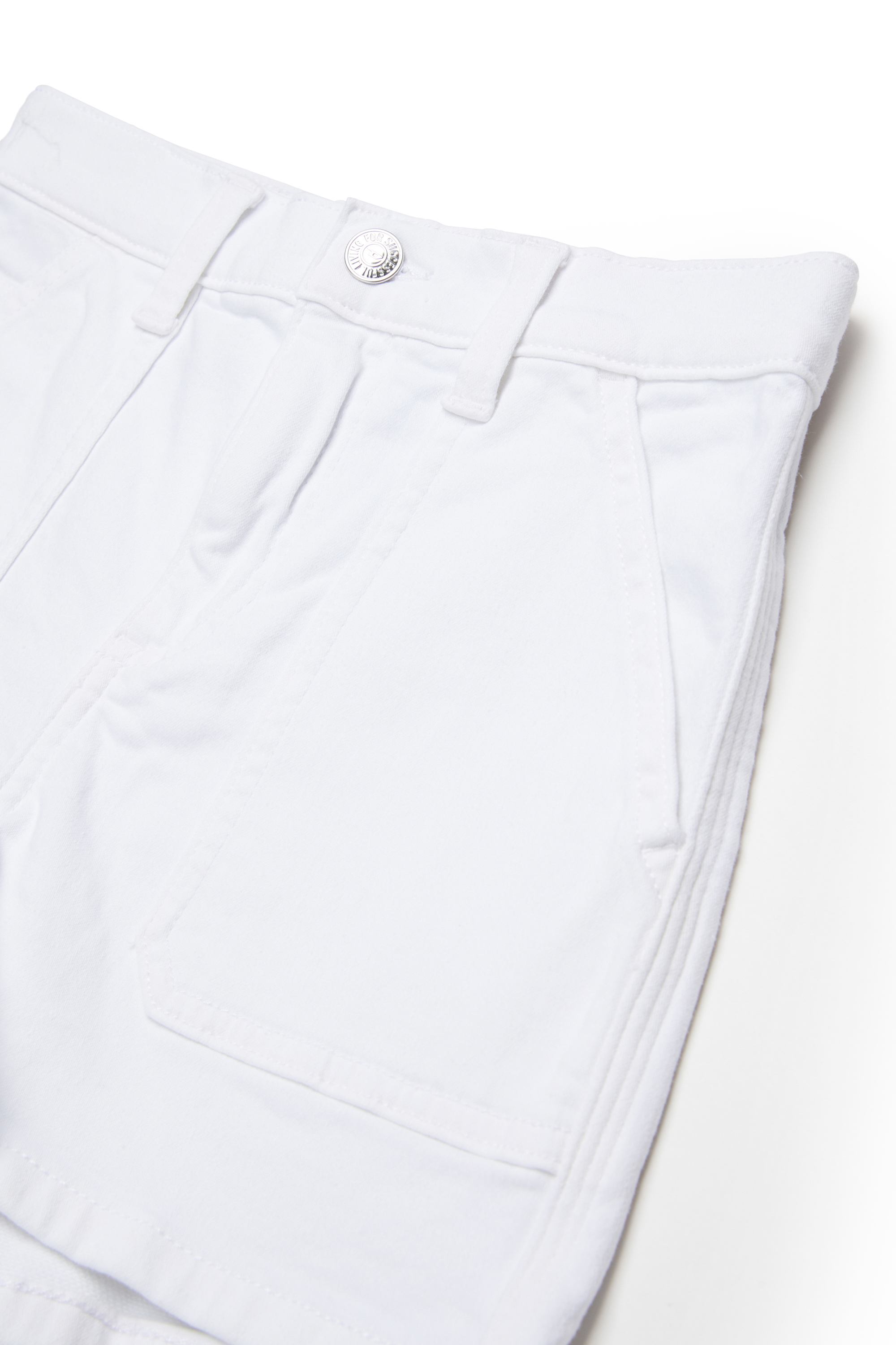 Diesel - PINTYX JJJ, Woman's JoggJeans shorts with patch pockets in White - 3